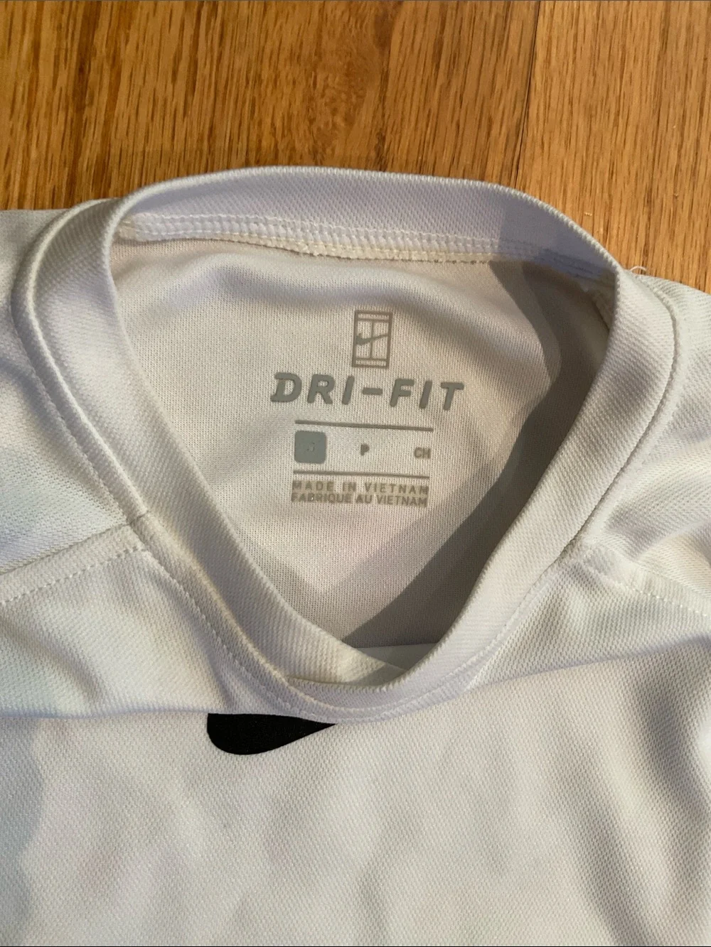 NIKE - TEE - Dri-Fit - White Black Nike Logo  &  Sleeve Boy’s Size S -Short Slee